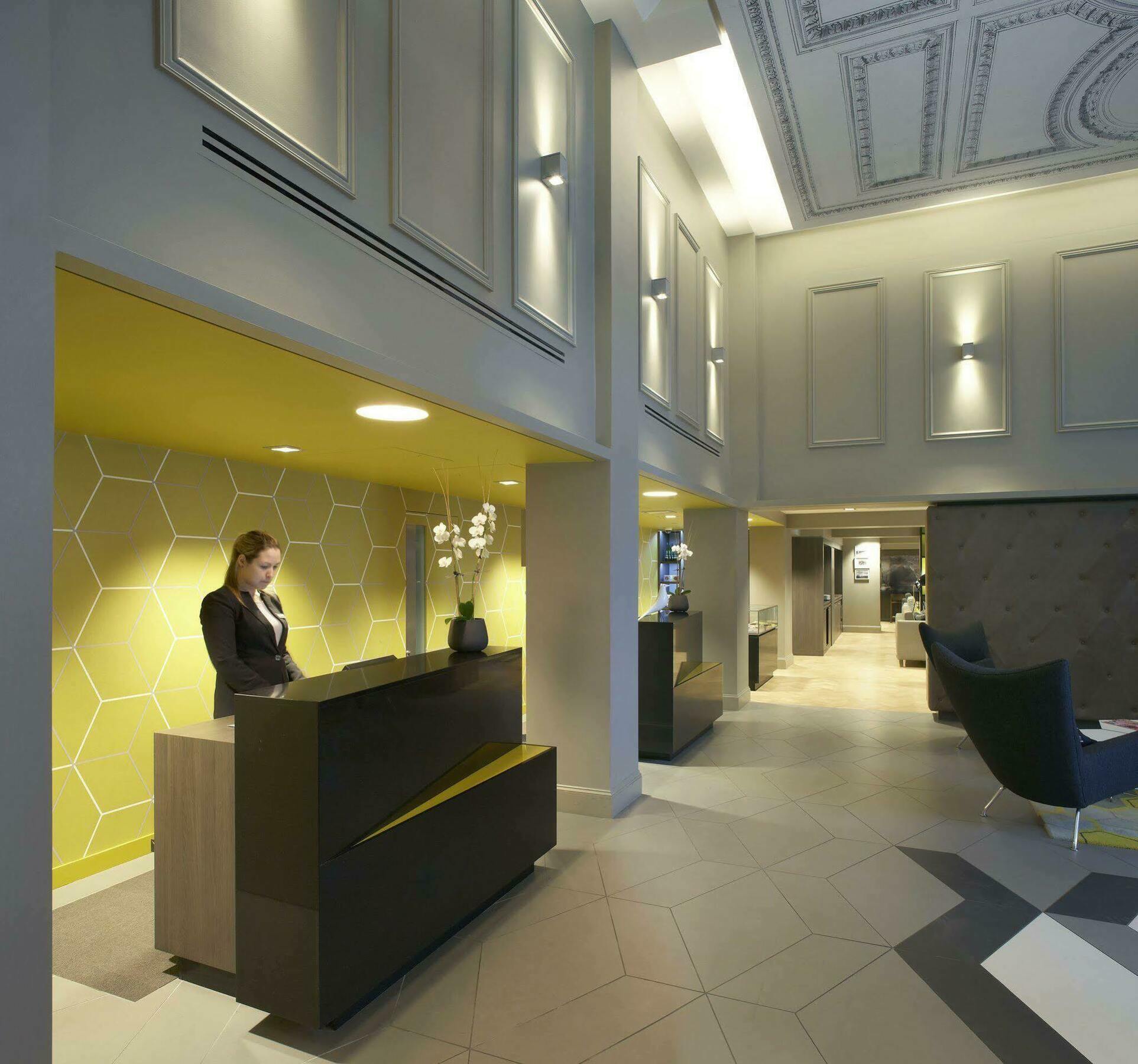 Citadines Trafalgar Square London Exterior photo