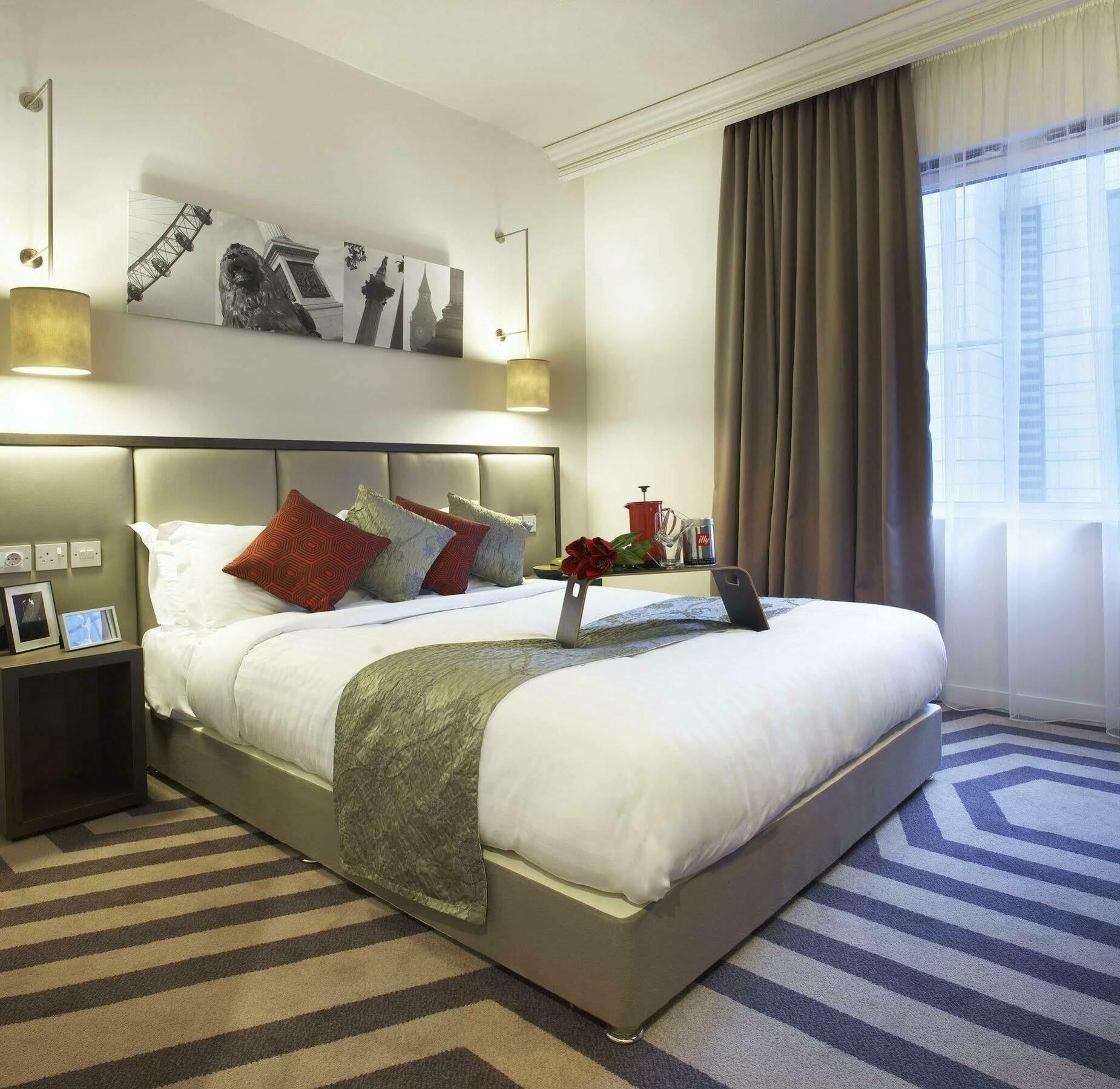 Citadines Trafalgar Square London Exterior photo